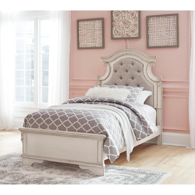 Signature Design by Ashley Realyn B743 Twin Bedroom Set IMAGE 2