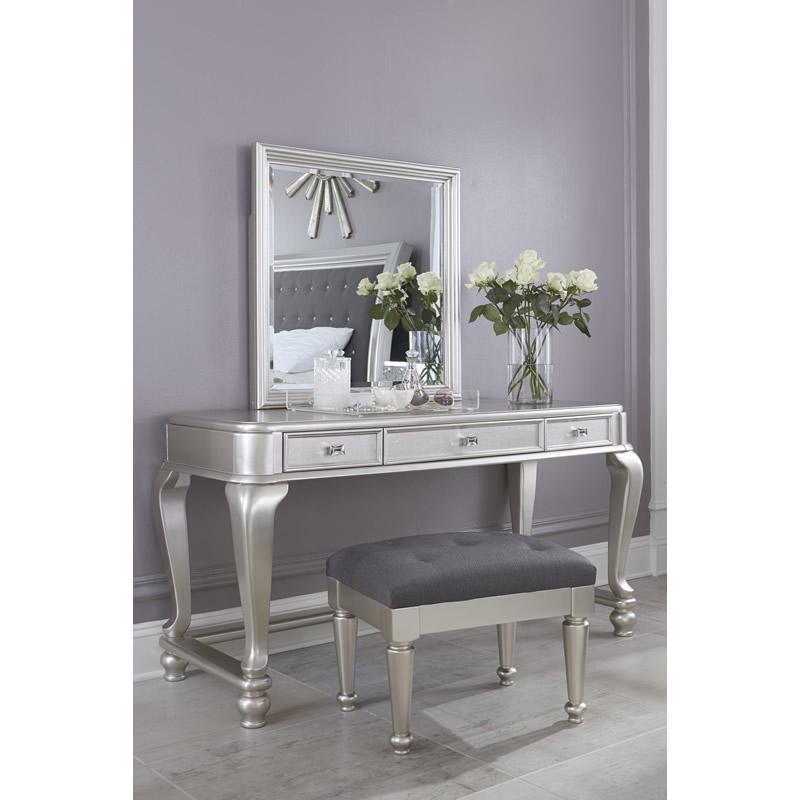 Signature Design by Ashley 3-Drawer Vanity Table B650-22 IMAGE 2