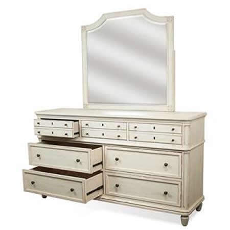 Riverside Furniture Huntleigh 7-Drawer Dresser 10260 IMAGE 4
