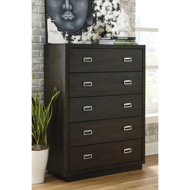 Signature Design by Ashley Hyndell 5-Drawer Chest B731-46 IMAGE 4